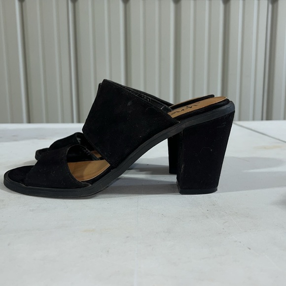 Y.Not, size 7, black and tan - Picture 2 of 3